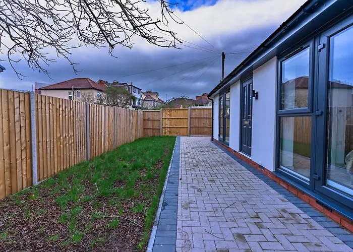 Feriehus Cosy Single Storey With Garden, Parking