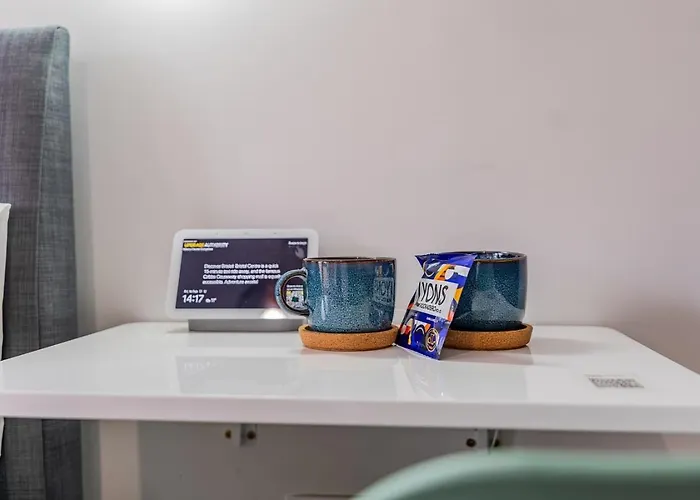 Sunny Garden With Parking And Workspace بريستول