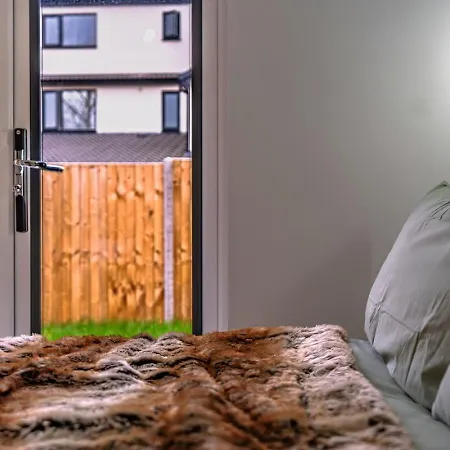 Modern Southmead Bungalow With Parking And Wi Fi *