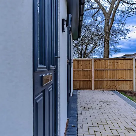 Cosy Single Storey With Garden, Parking 別荘 ブリストル