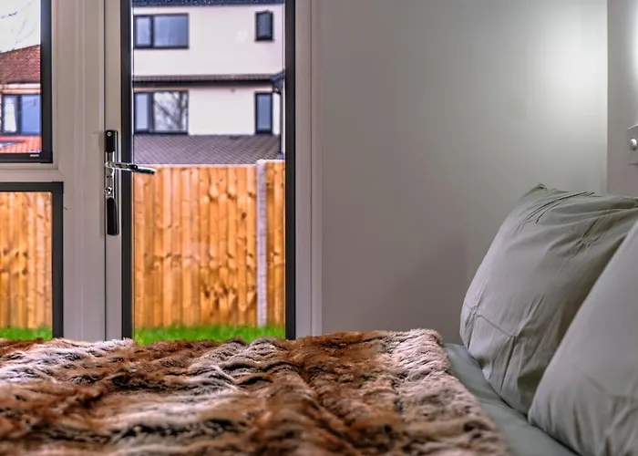 Sunny Garden With Parking And Workspace *