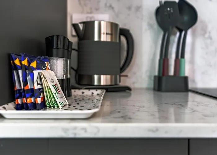 Sunny Garden With Parking And Workspace